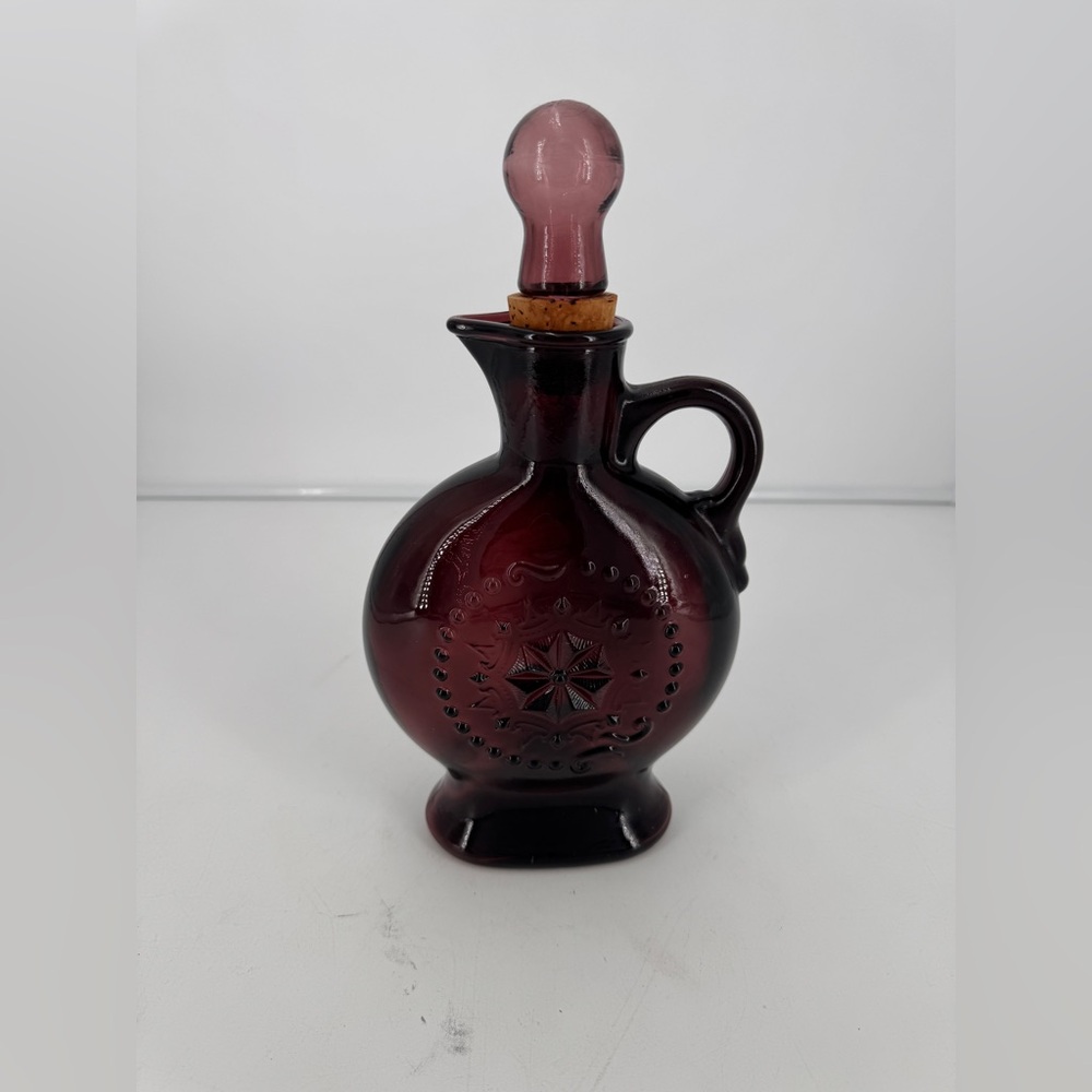 VTG Amethyst purple glass Star Pattern 11" liquor oil Decanter Bottle w/ Stopper